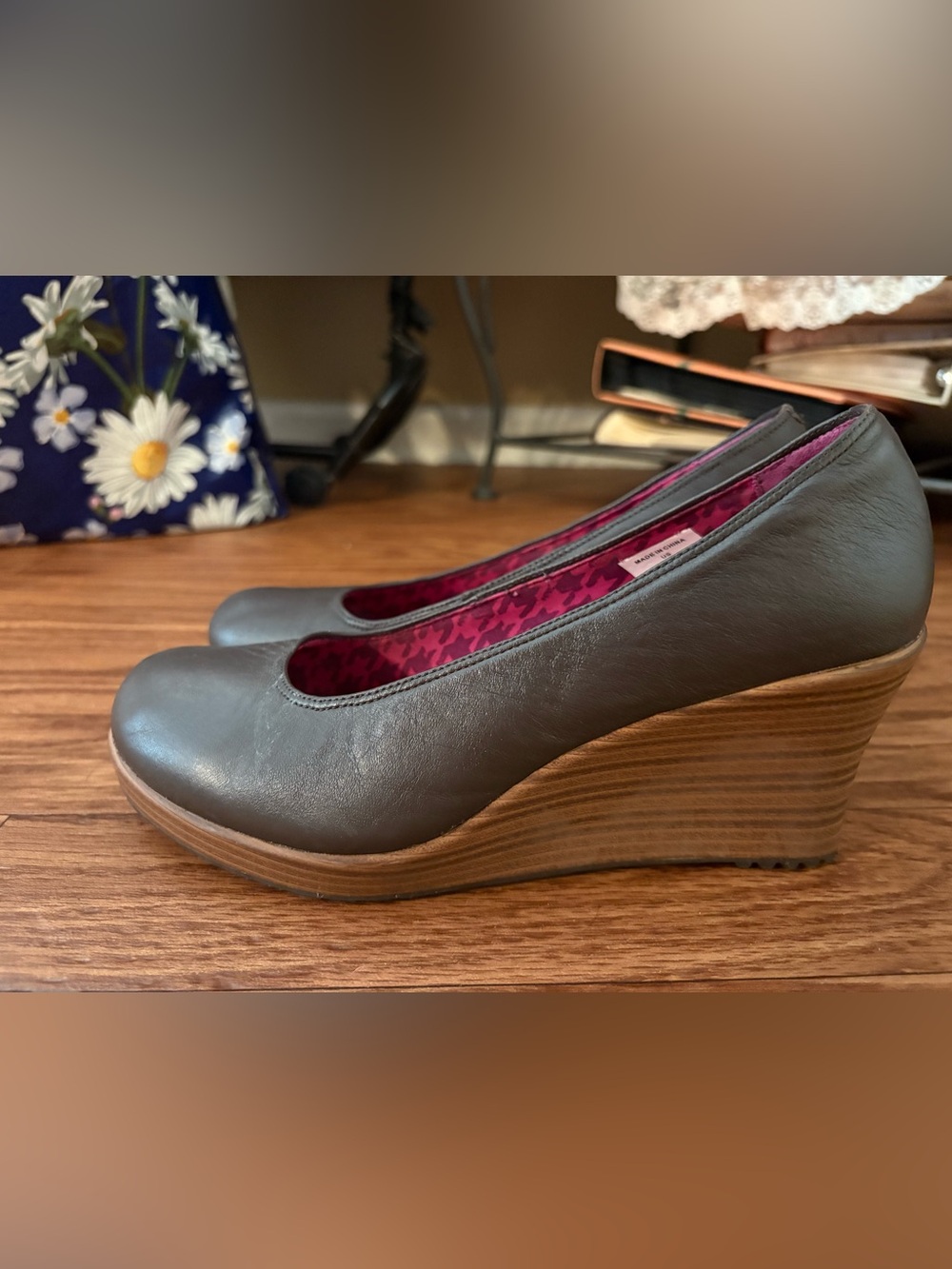 CROCS Gray Wedge Pumps with Pink Interior